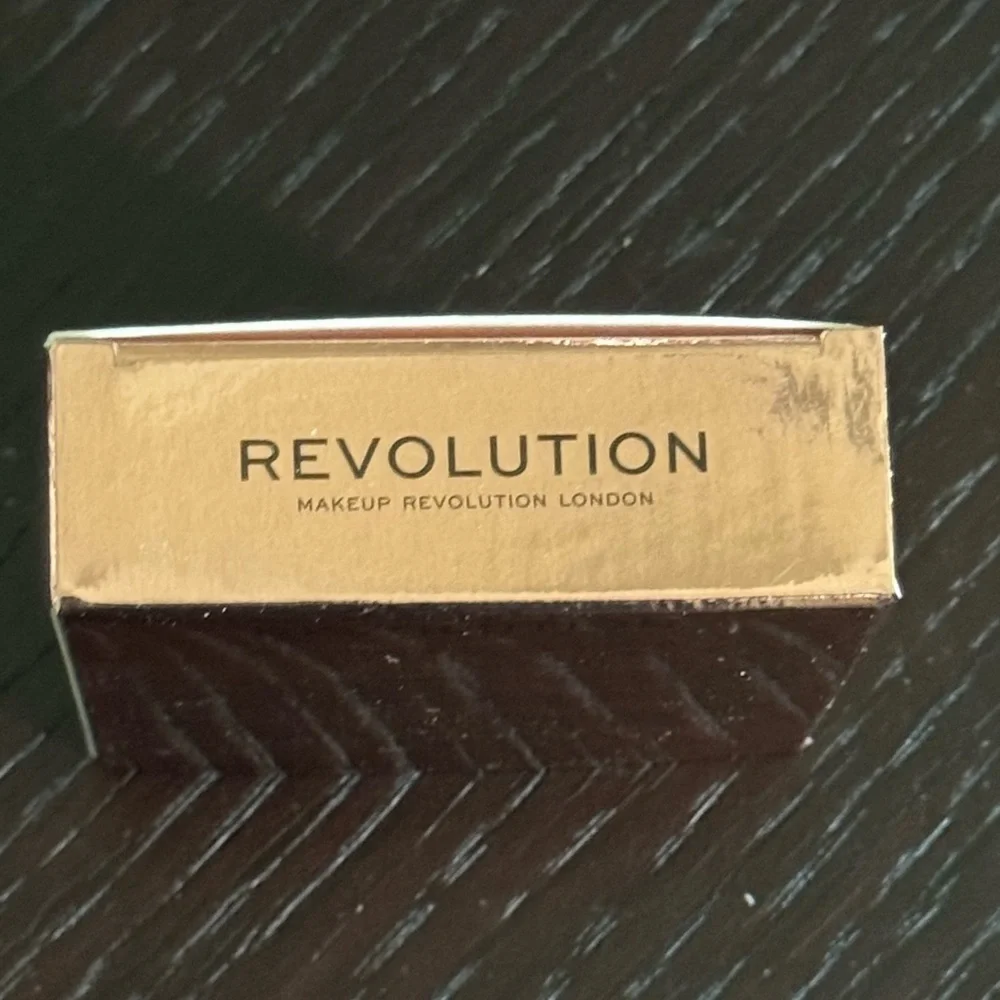 New Bundle of Two Makeup Revolution Flawless Foils Eyeshadow, Rose Gold